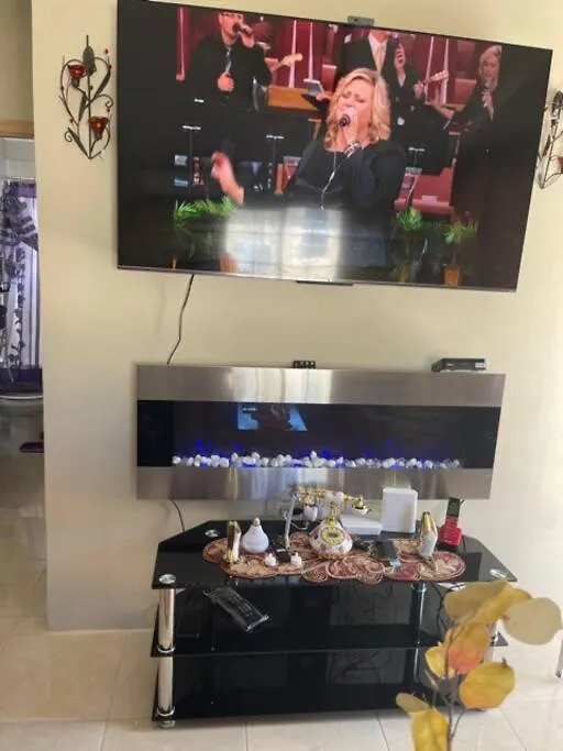 Cheerful 2Bedroom 1Bath, Wifi, Air Conditioning モンテゴ・ベイ